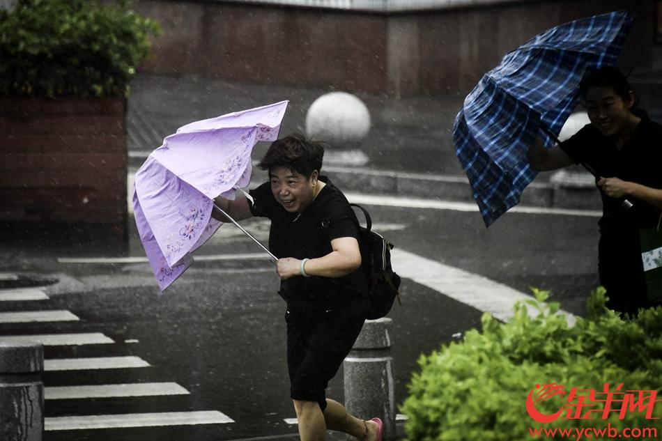 山竹台风登陆广东图片