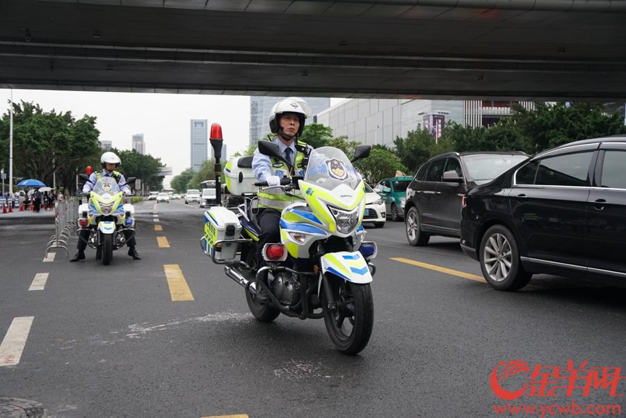 为确保第125届交易会顺利进行和周边道路交通安全,畅通,广州交警集中