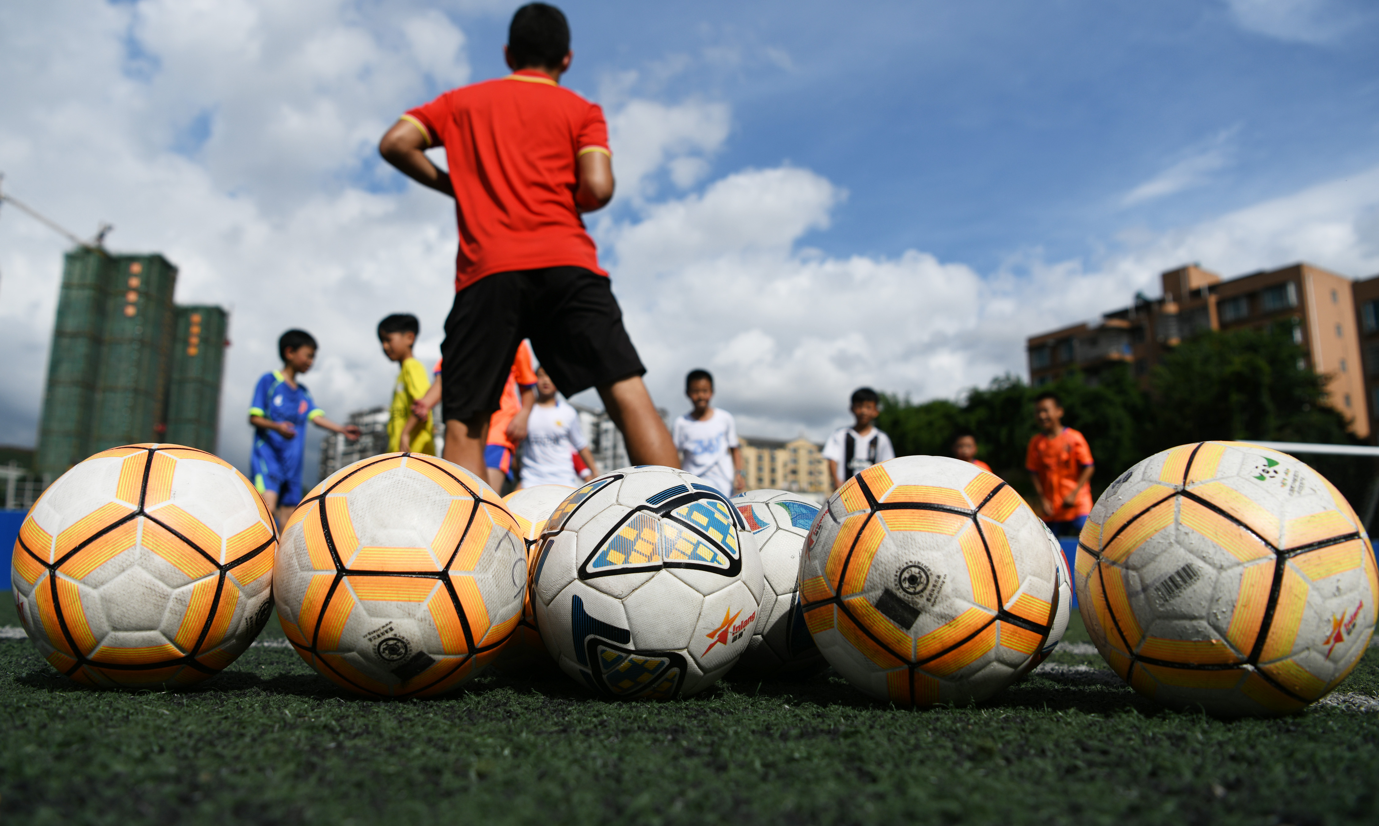 足球外教与中国的大山结缘