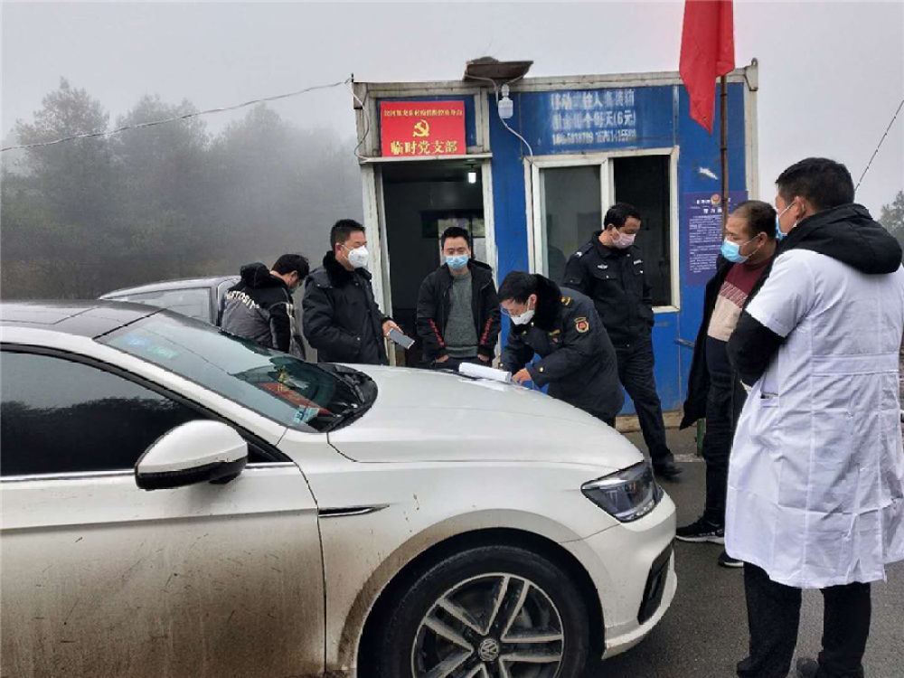 毕节金海湖新区驻村第一书记张喆:在疫情防控工作中守初心担使命