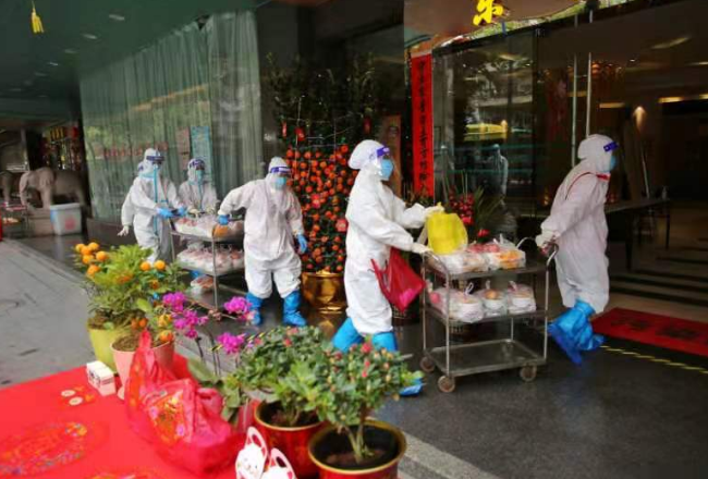 今年他们在广州隔离酒店里过年三十