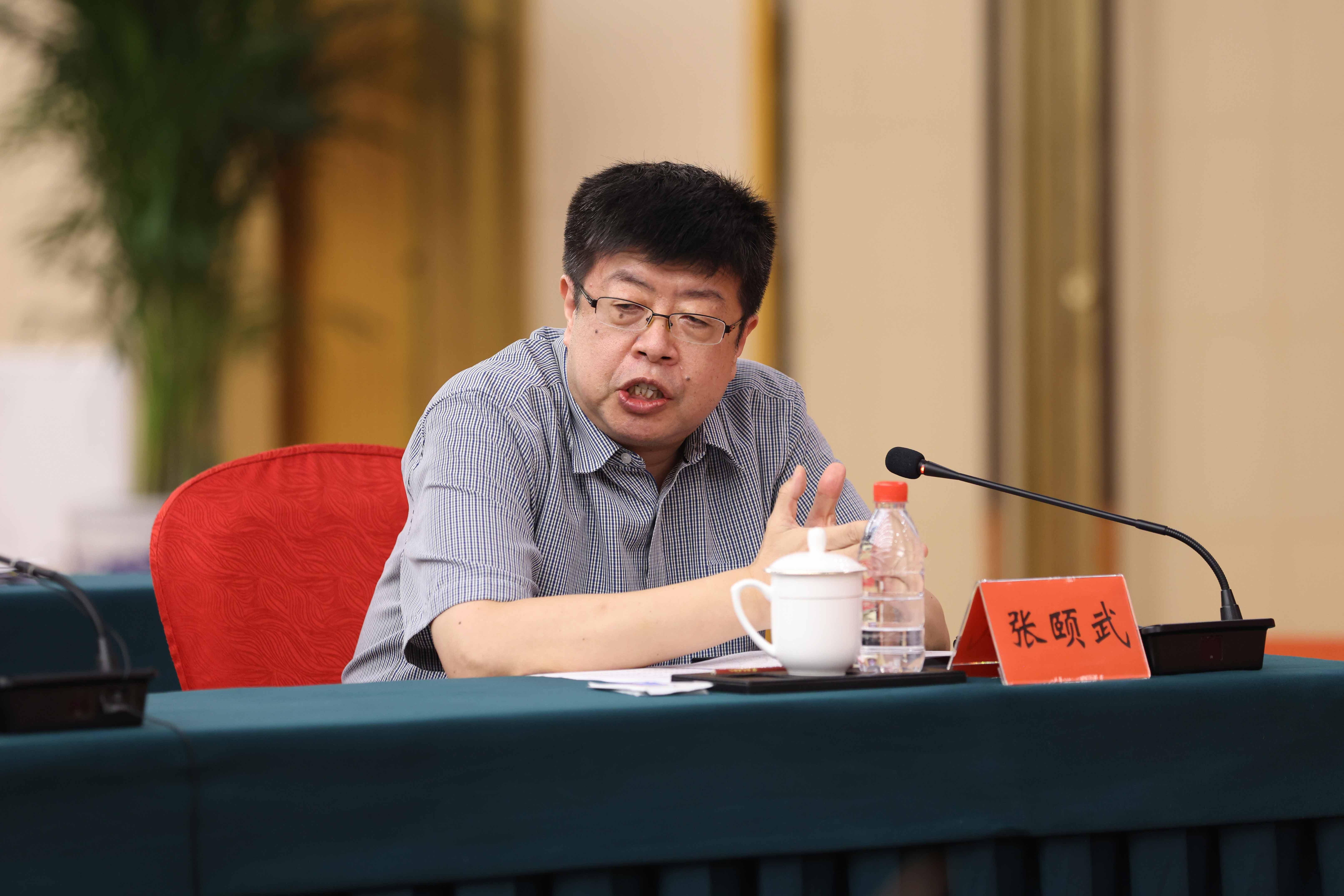 24集大型文献专题片敢教日月换新天创作座谈会在京举行