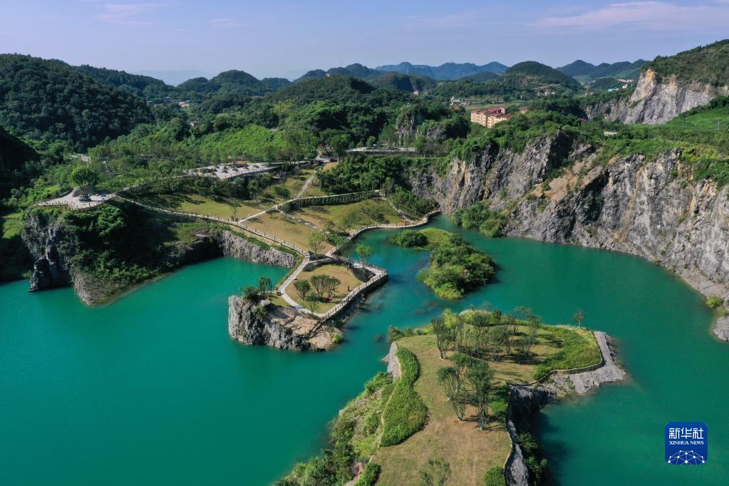 這是8月17日拍攝的重慶銅鑼山礦山公園景象(無人機照片).