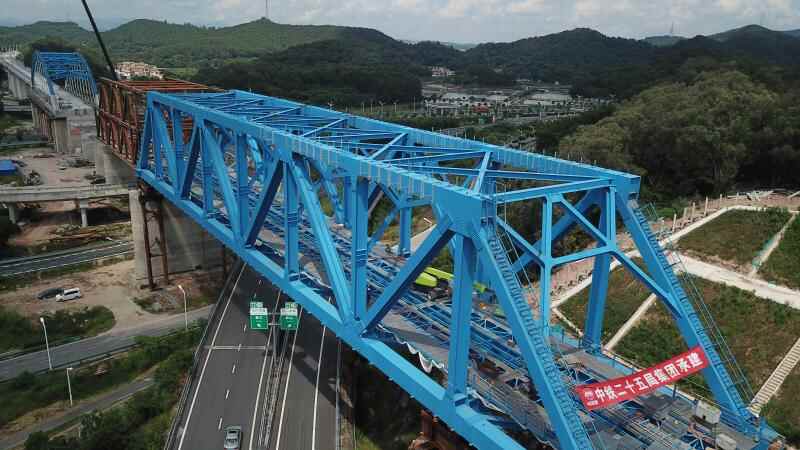 南沙港铁路全线最后一座钢桁梁顶推到位,为年内开通奠定基础