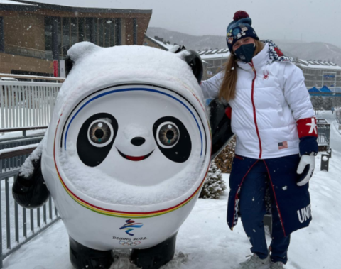 美国运动员晒与志愿者多张合影 称冬奥会带给她绝佳体验  第3张