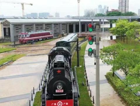 广州铁路博物开放首日，众多游客慕名打卡