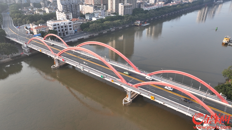 2022年11月14日，解放桥解除双向交通管制。羊城晚报记者 宋金峪 摄