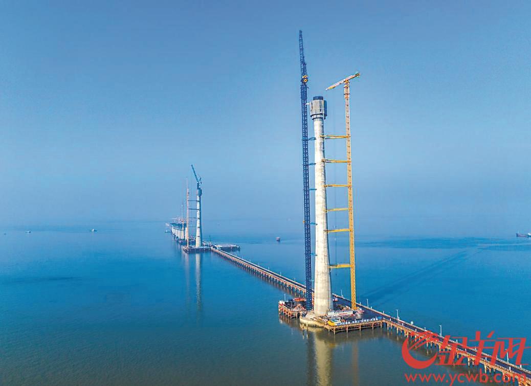 黄茅海通道高栏港大桥主塔突破200米
