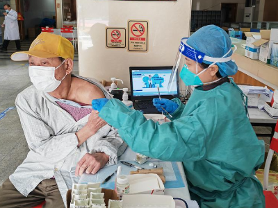 广州南沙已开放12个新冠疫苗接种点，老人小孩接种疫苗人数明显增多