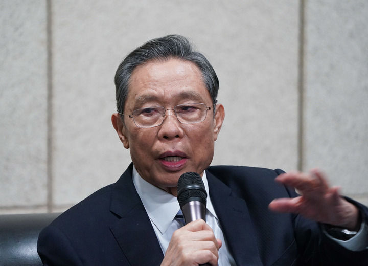 钟南山院士解答防疫新阶段百姓关切点发热是否上医院感染新冠怎么办