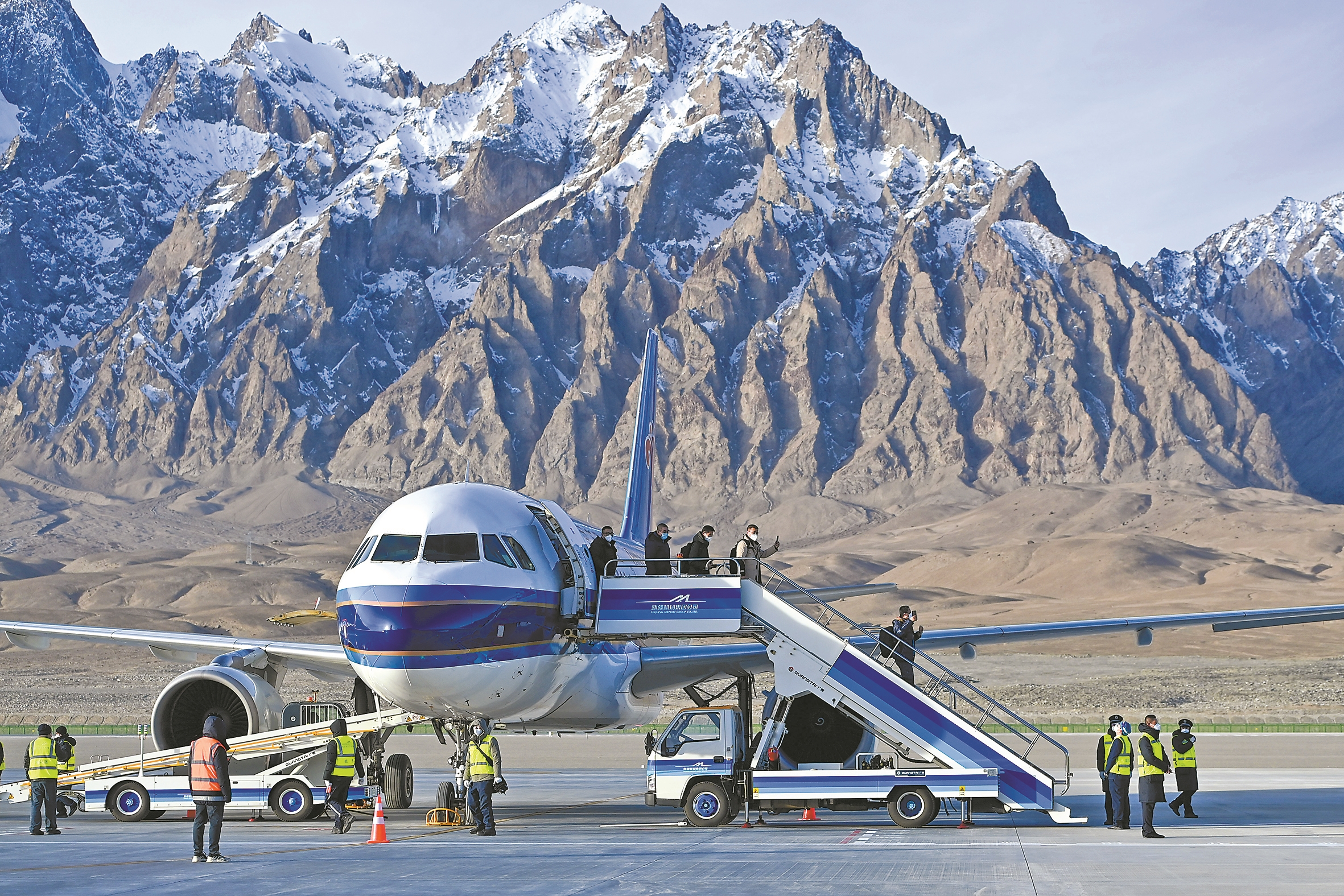 雄鹰展翅帕米尔！新疆首个高高原机场正式通航运营