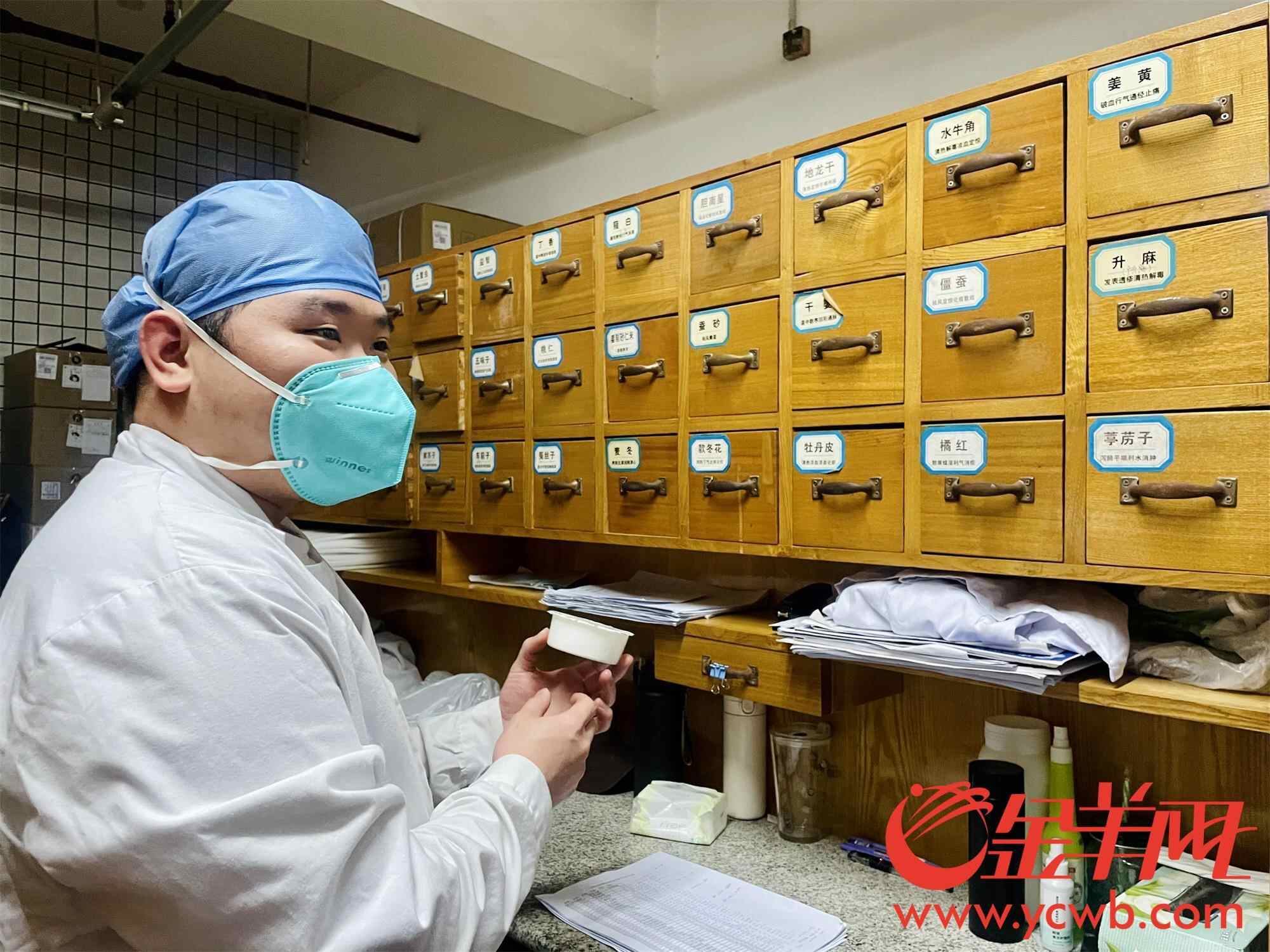 林清清摄 中药抗疫小.jpg