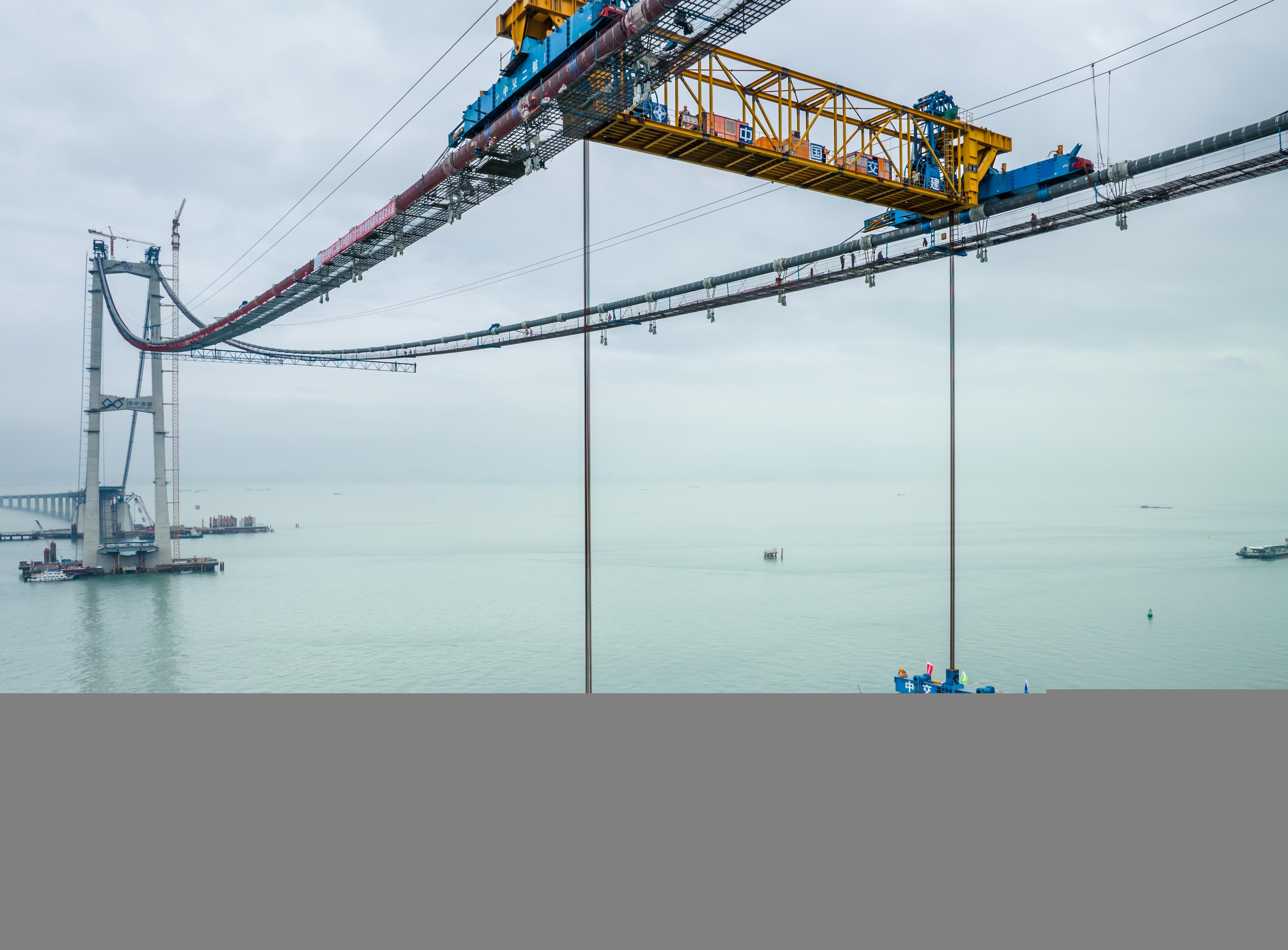 云端架长虹！深中通道“世界之最”伶仃洋大桥首片钢箱梁完成吊装