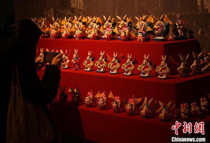 重庆：“玉兔奔春”新春文化系列展开幕
