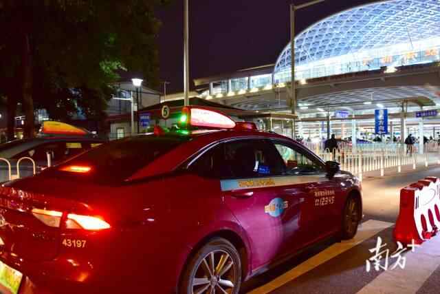 广州的士开展深夜凌晨客流高峰疏运。