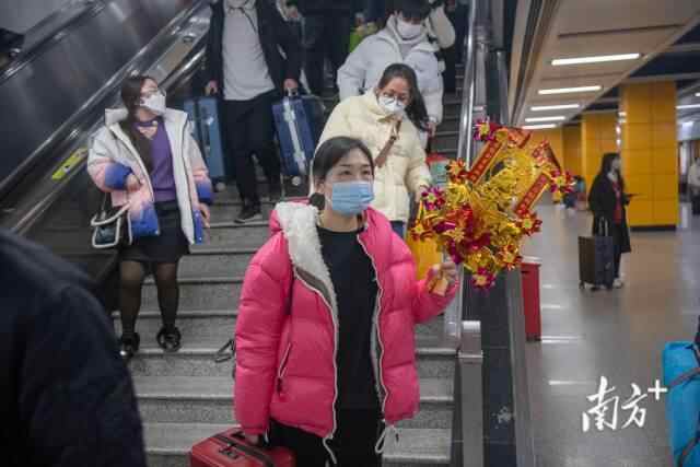 地铁广州南站。