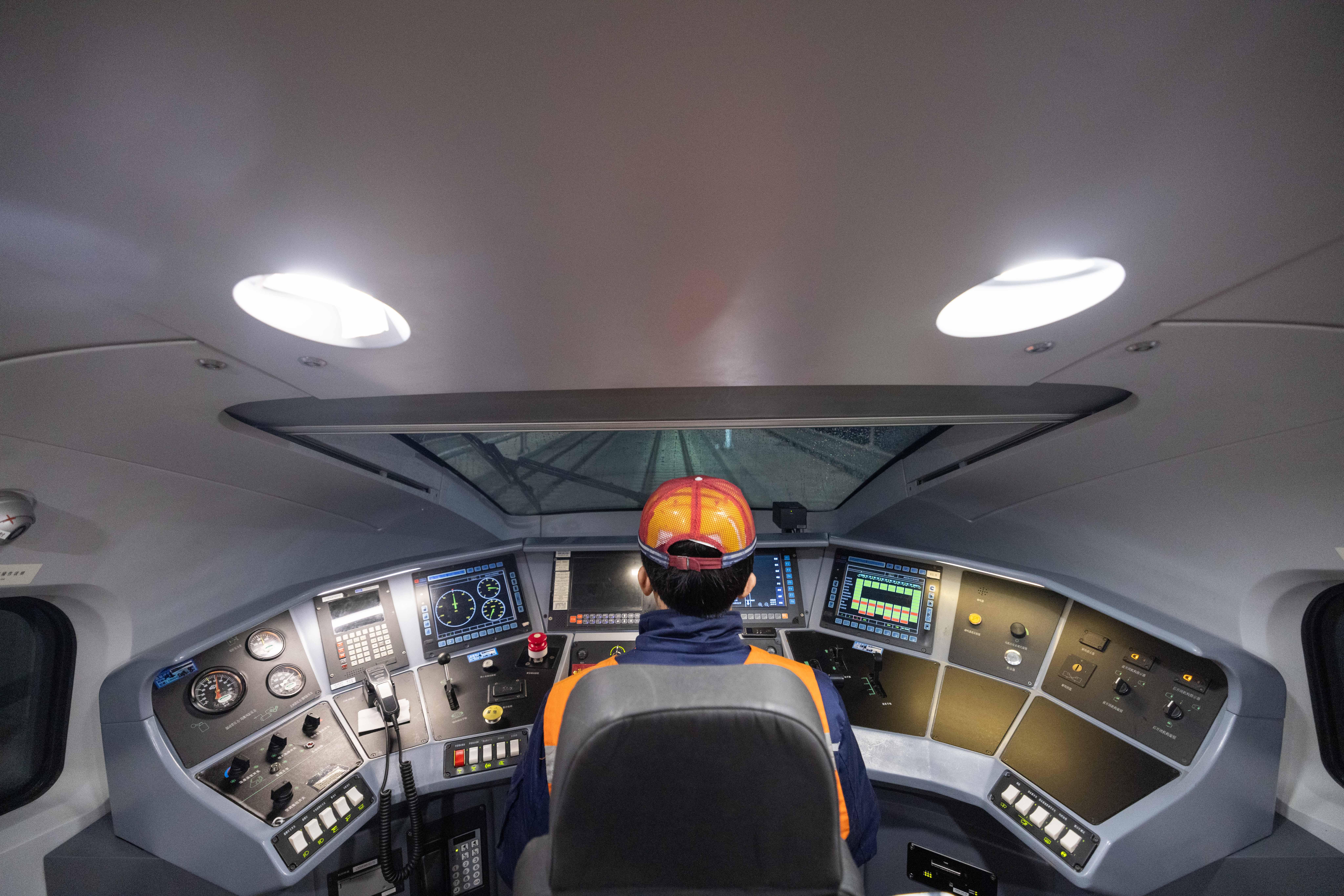 工作中的火元云(董逸鸣/摄)