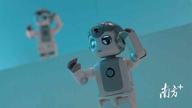 深圳南山智园优必选科技股份有限公司研发的机器人。