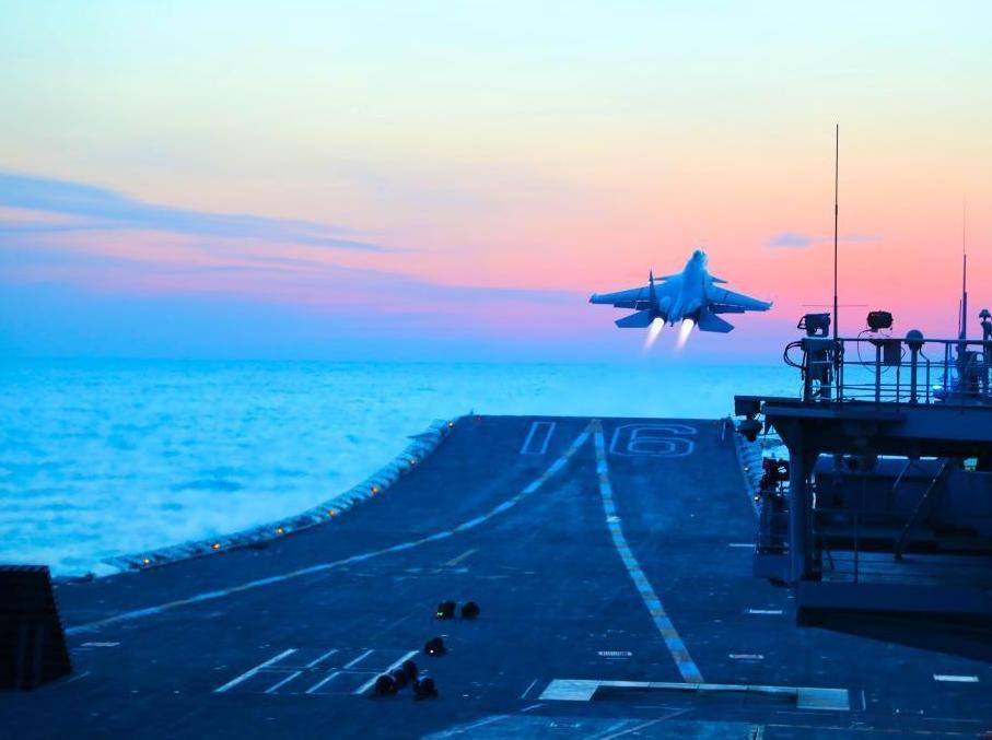海軍啟動2023年度招飛選拔工作 將首次選拔女艦載機飛行員