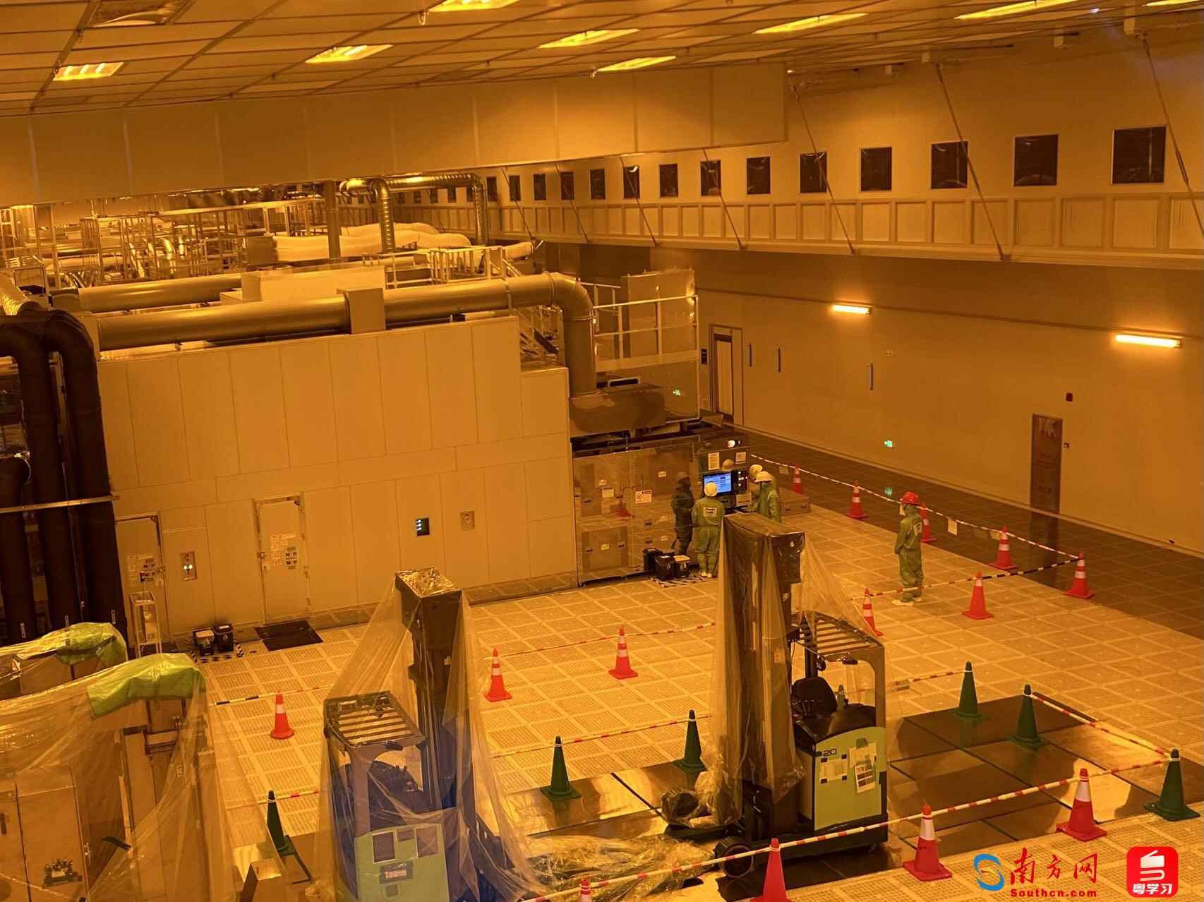 TCL华星“红光区”生产车间。