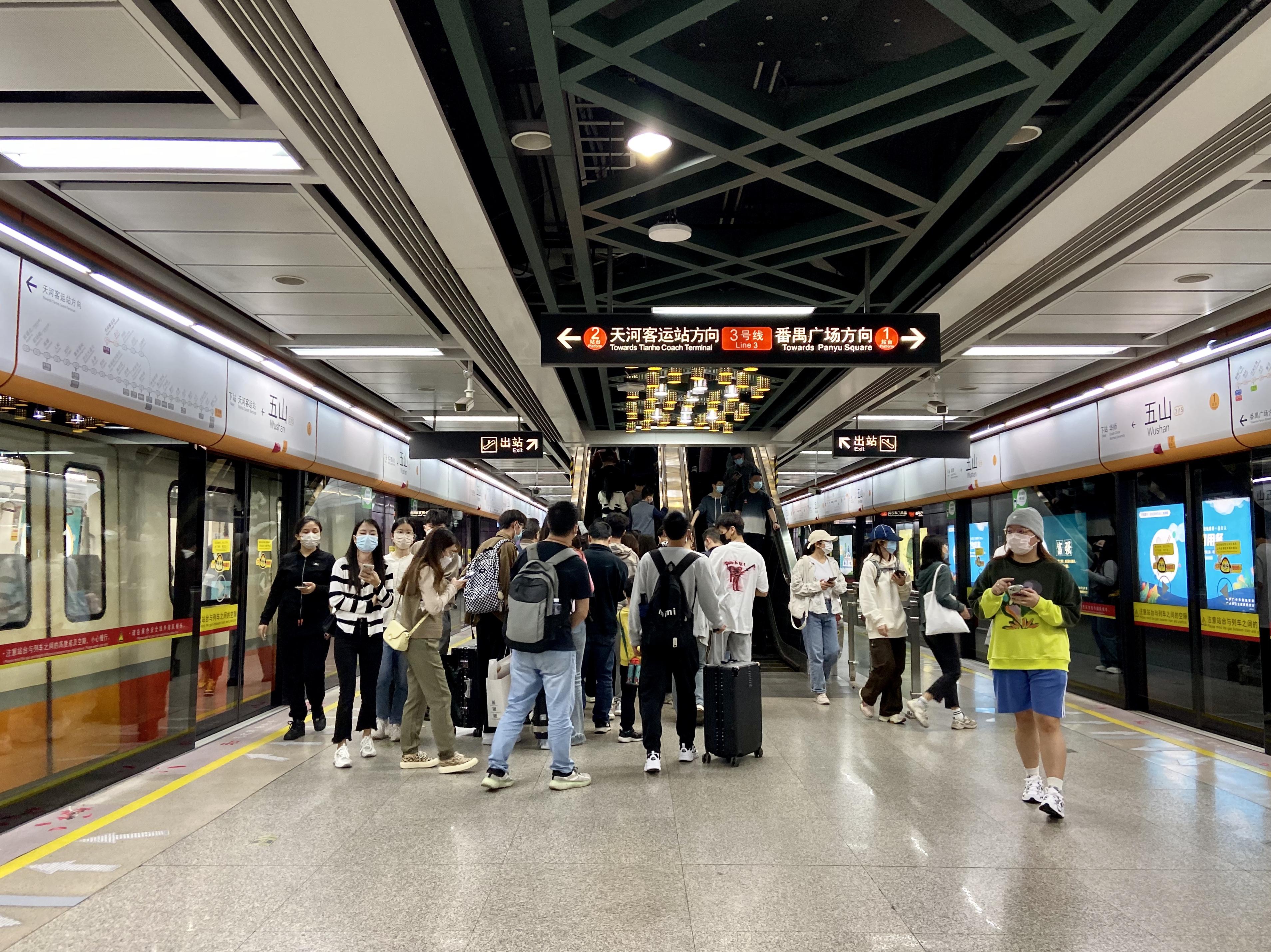 工作日日均客流超900万人次！广州地铁三号线加新车，提升早高峰运力