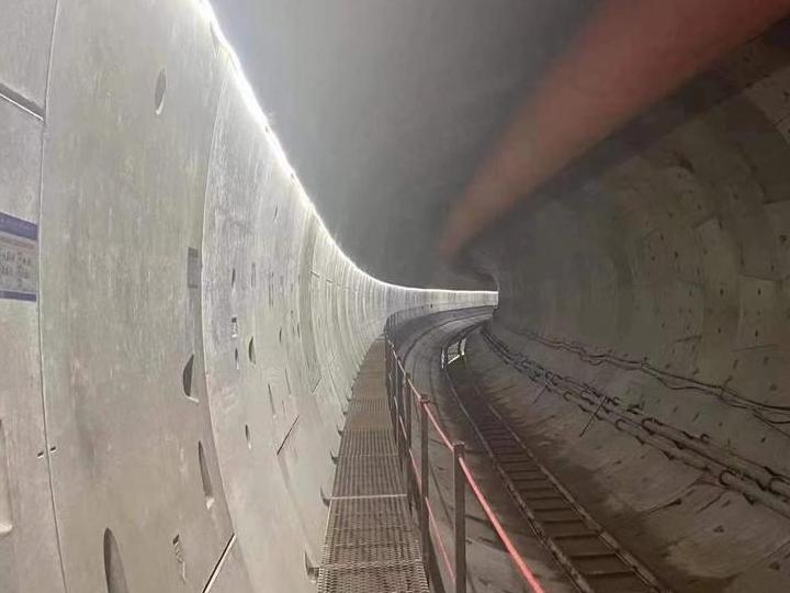 广佛东环城际铁路2023年首个隧道双线贯通