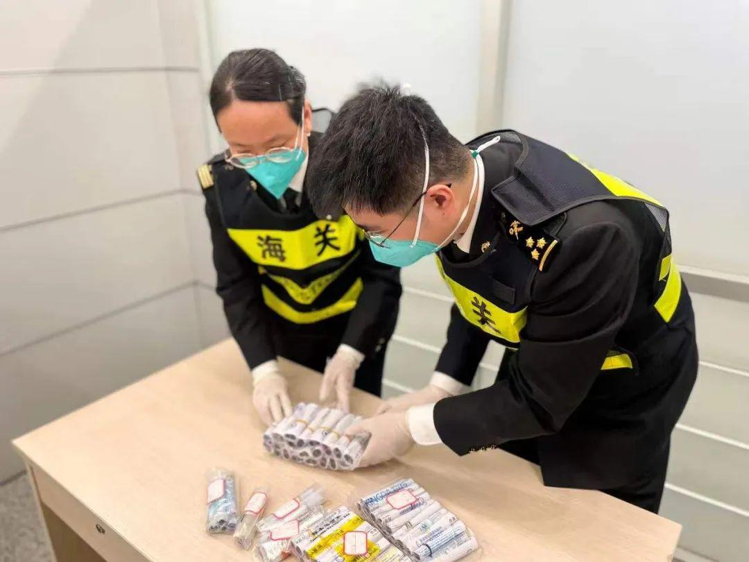 旅客带101管孕妇血液样本出境被查曾有多人寄往香港辨胎儿性别被抓