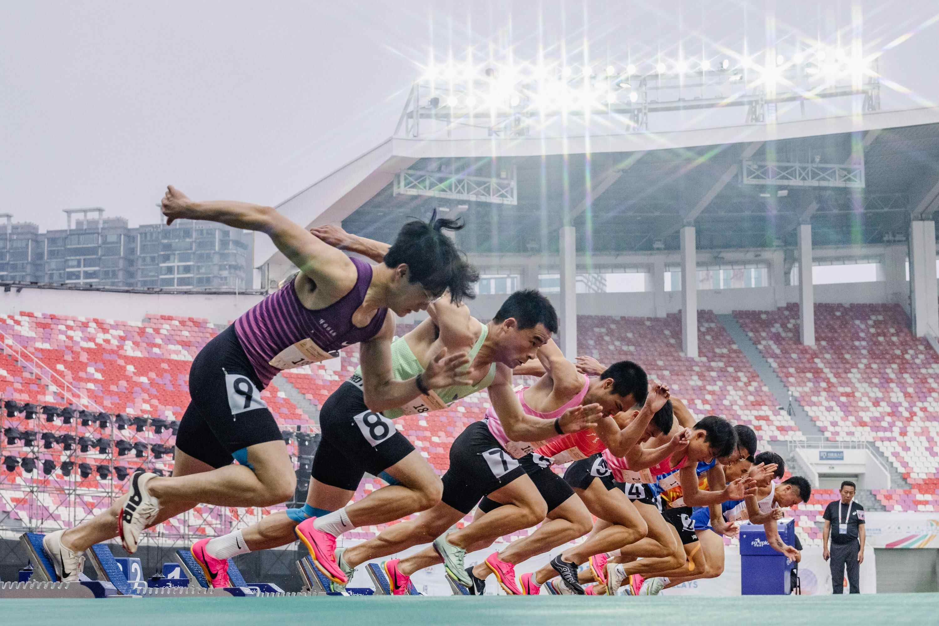 广州田径接力公开赛首日精彩瞬间