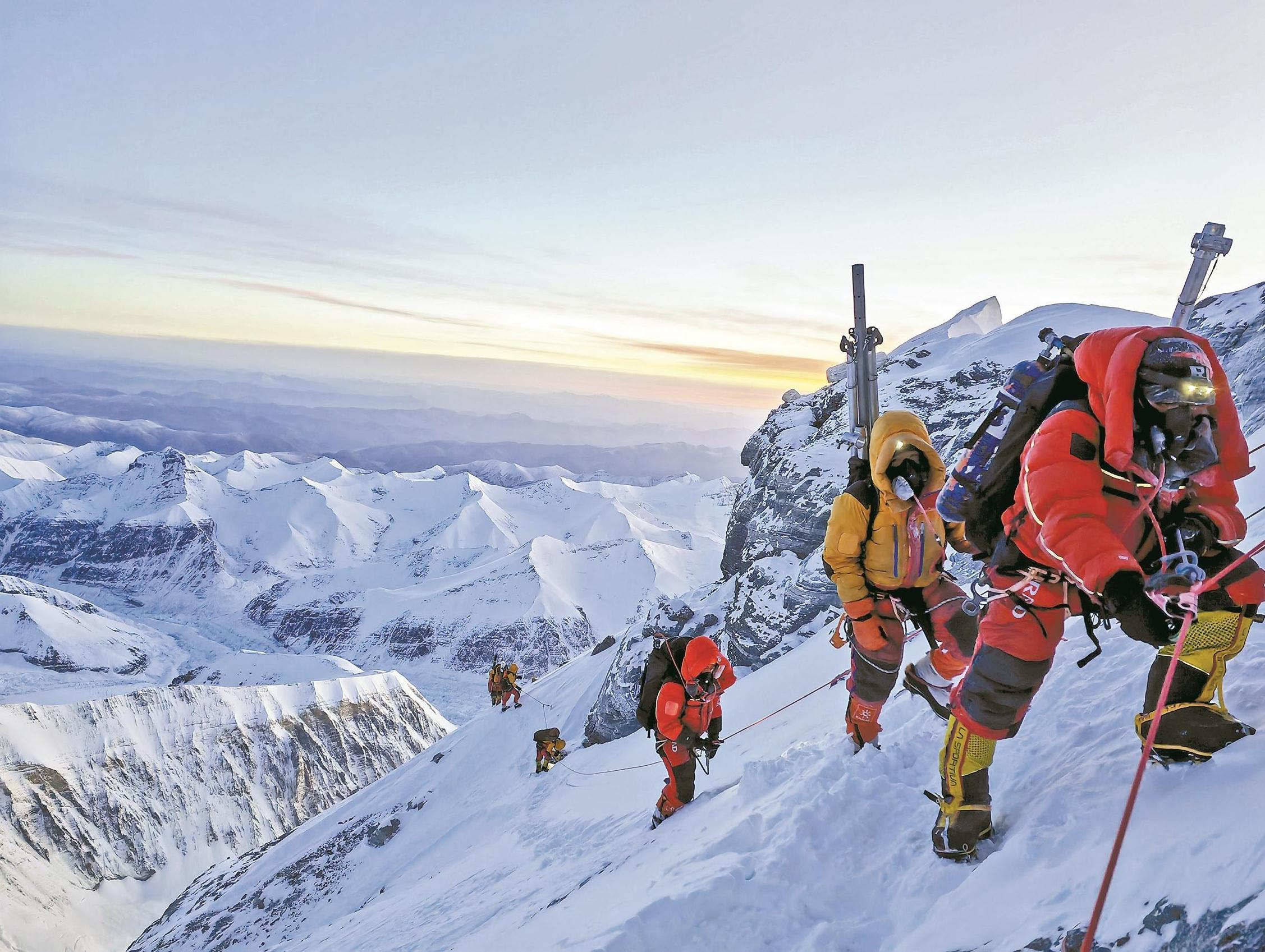 登顶珠峰 中国科考队再次突破8000米以上海拔高度