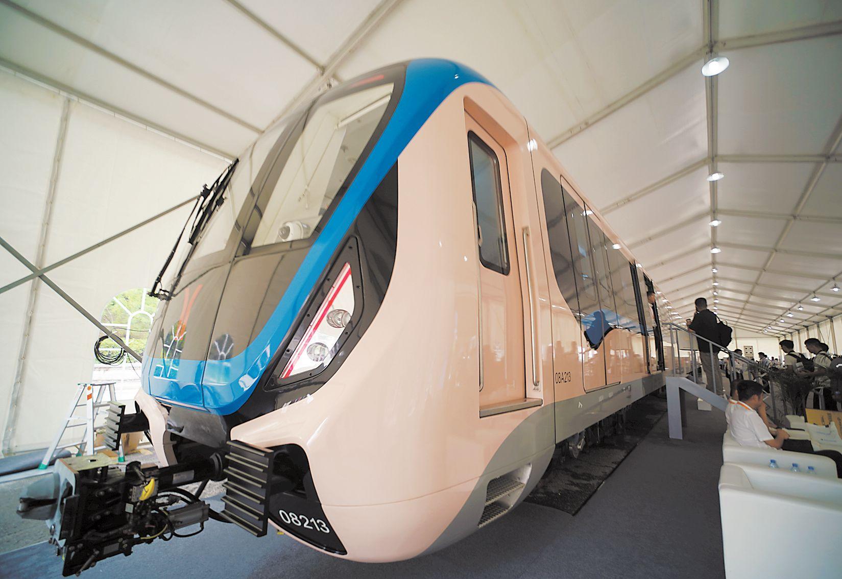 首列中国标准地铁列车发布 年内将在广州投入运营