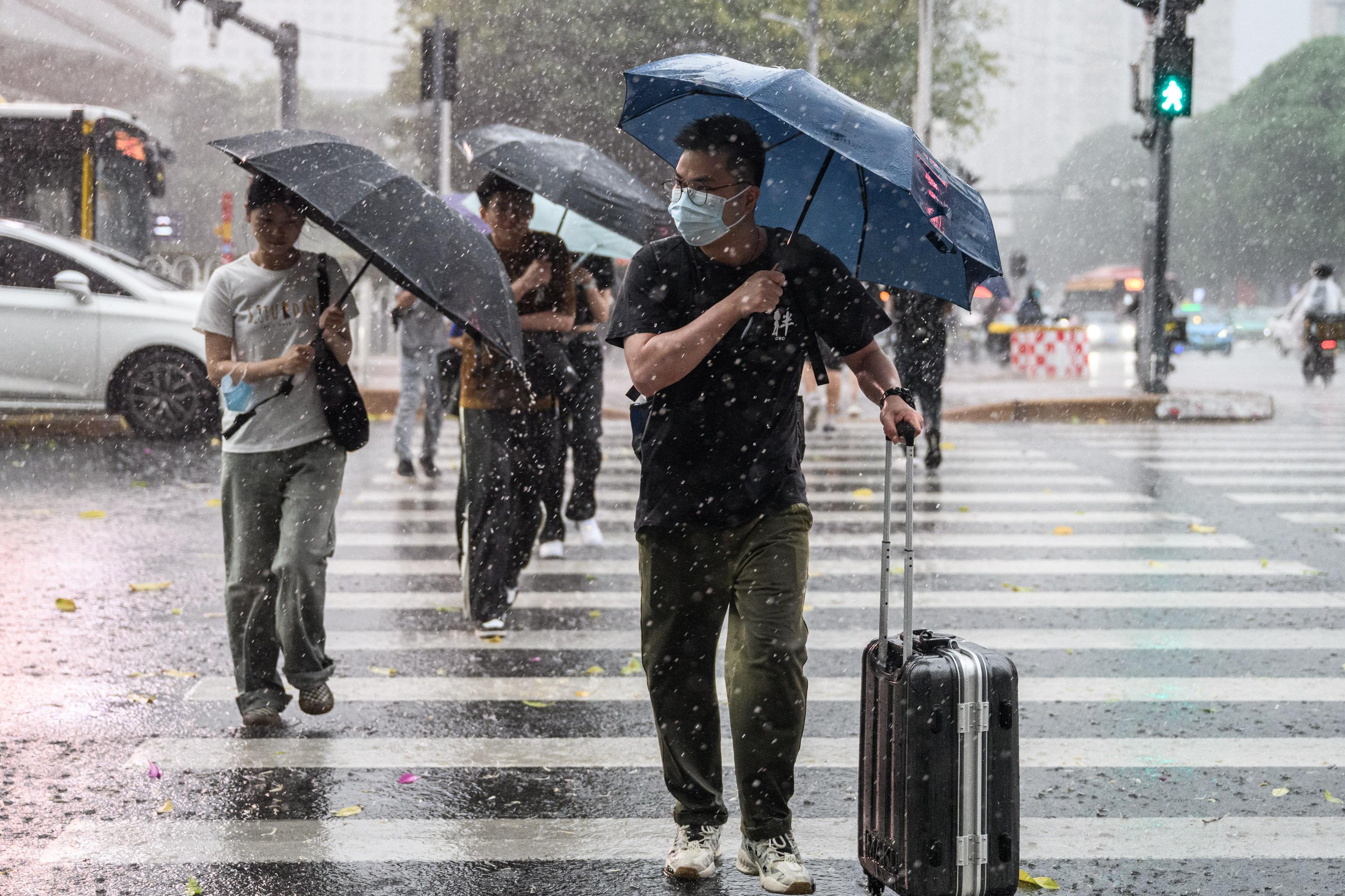 早读｜广东多地受“台前飑线”影响；广东高考本科批次预计19日正式投档