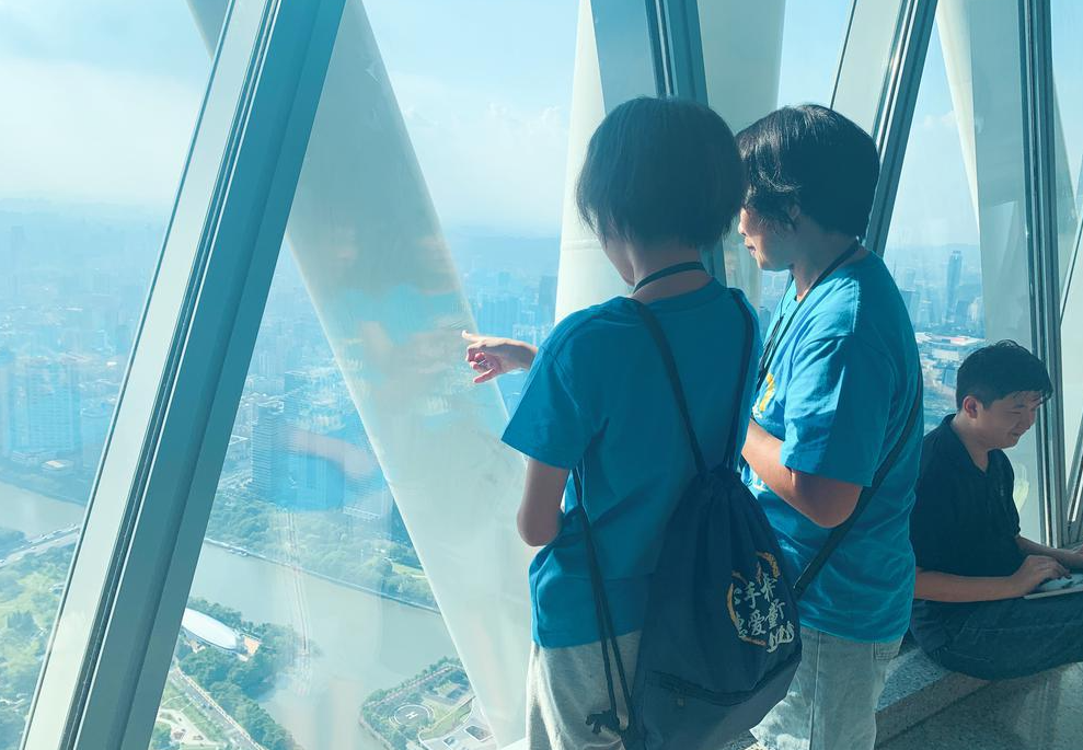 “终于登上广州塔了！”广州这个公益夏令营为困境儿童圆梦