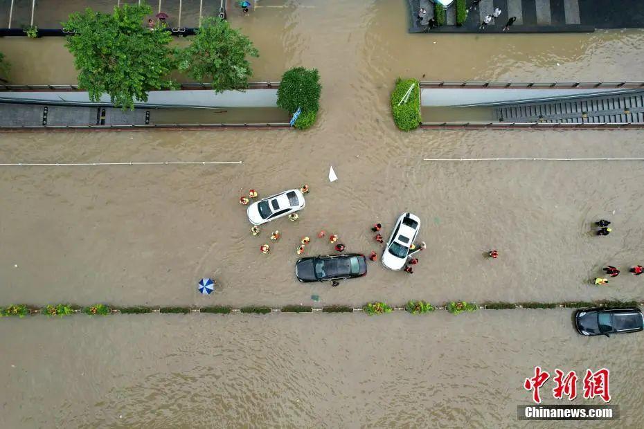 中央气象台史上第二个暴雨红色预警！广东多地暴雨持续→