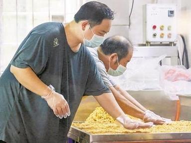 两代坚守合力传承传统美味 这间饼铺卖了43年的传统中式糕点