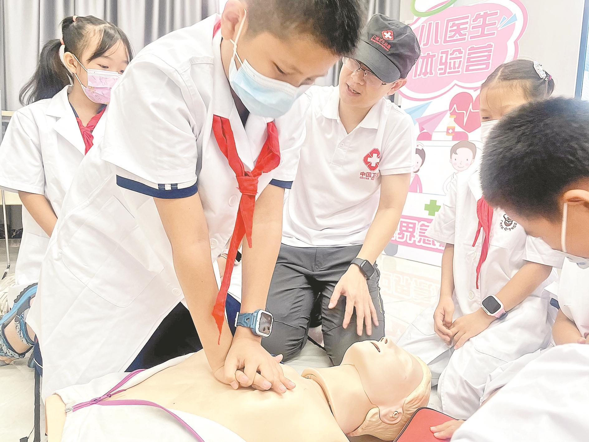 广州市红十字会医院举办小医生体验营活动