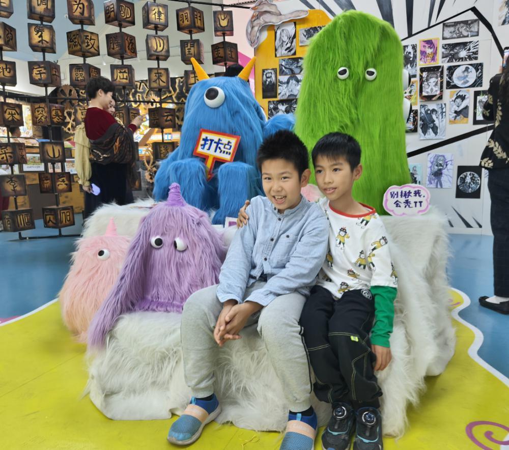 2000多幅少儿画作汇聚广州市儿童公园展