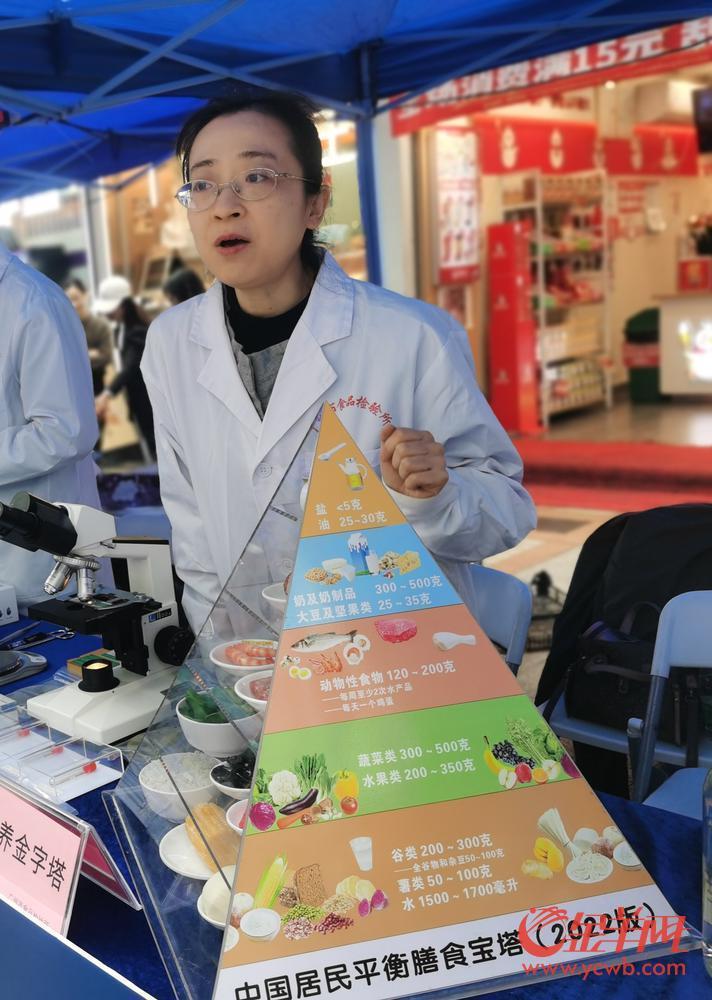 广州2023年“食品安全周”启动专家现场支招辨别假酒(图2) 广州2023年“食品安全周”启动专家现场支招辨别假酒(图2)