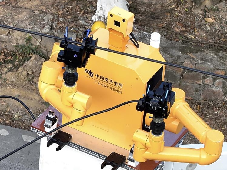 全国首台！MR遥操作带电作业机器人在广州问世