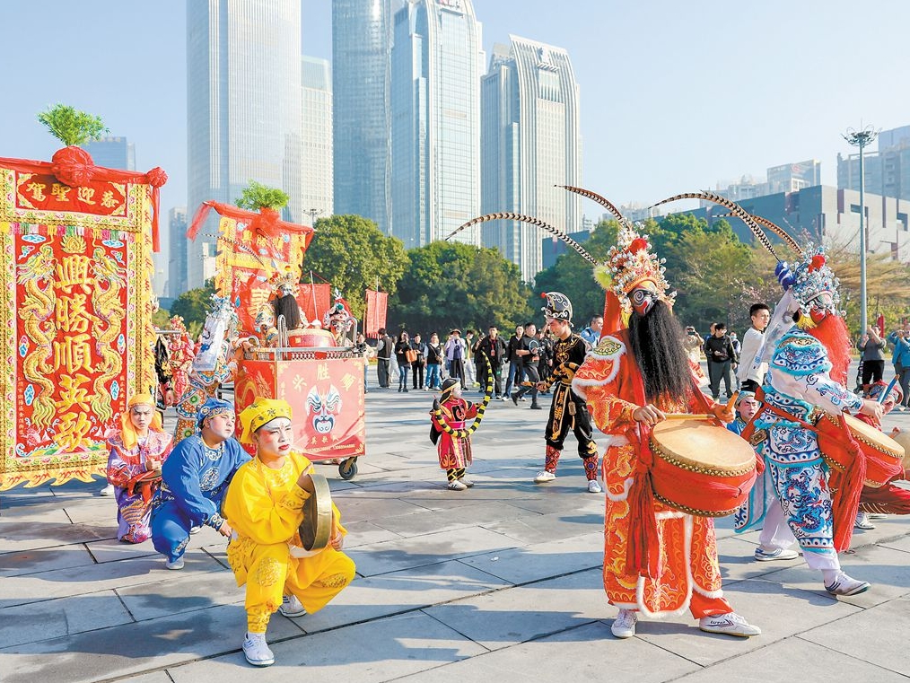 潮阳英歌舞广州街头圈粉 舞出浓浓年味