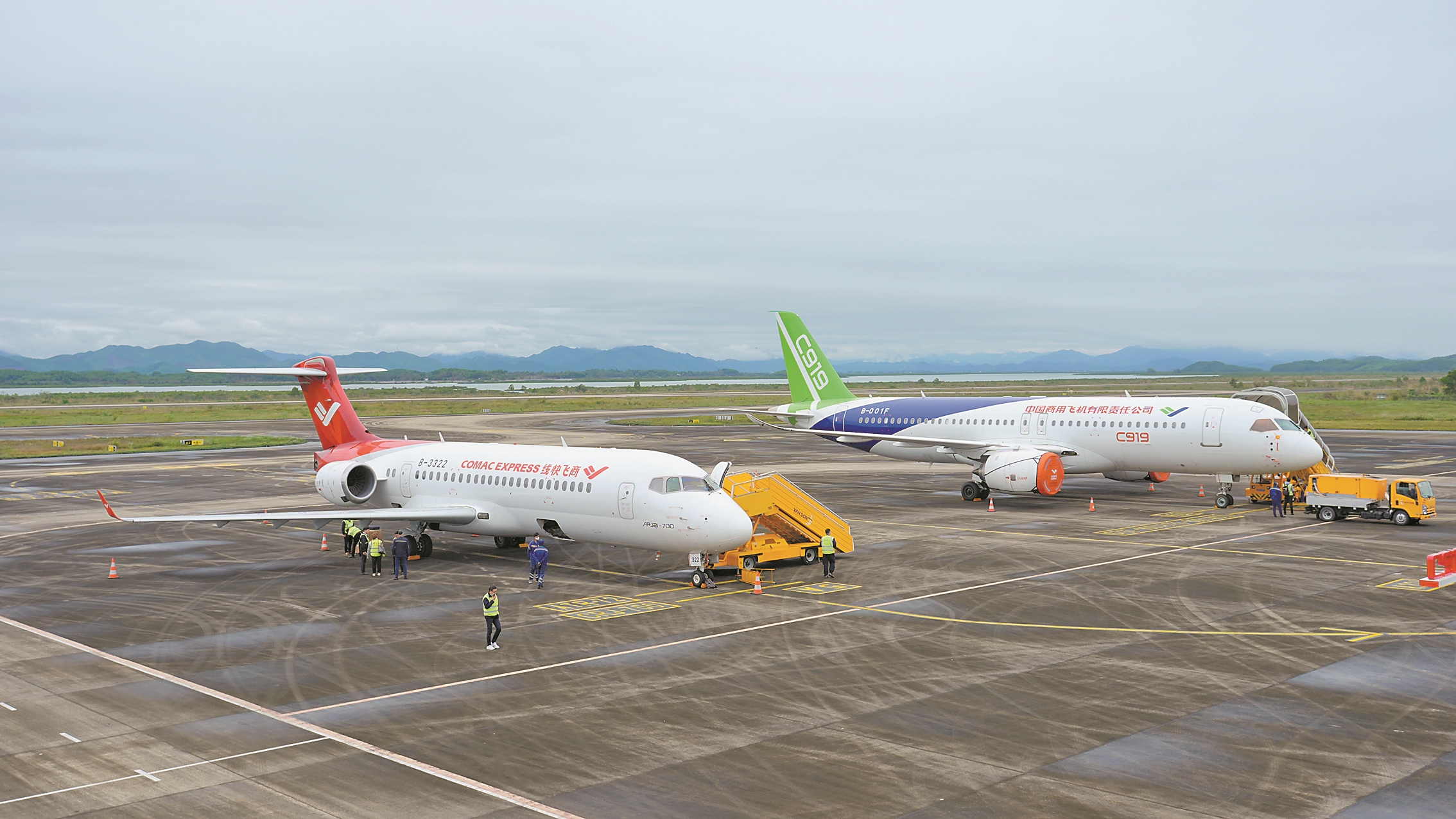 国产商用飞机ARJ21和C919开启东南亚演示飞行