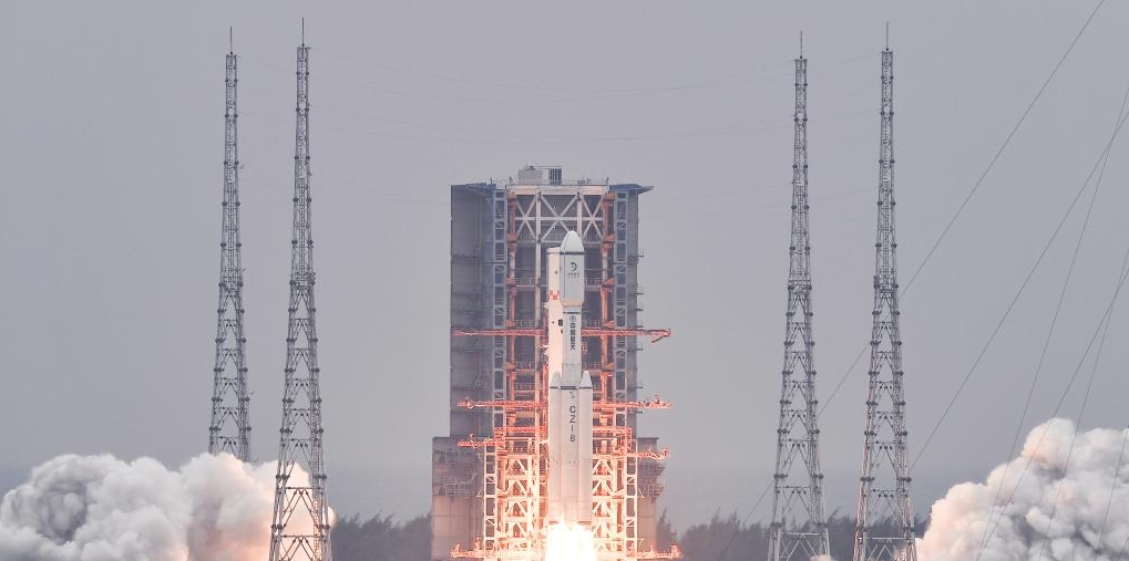  搭载探月工程四期鹊桥二号中继星的长征八号遥三运载火箭在中国文昌航天发射场点火升空