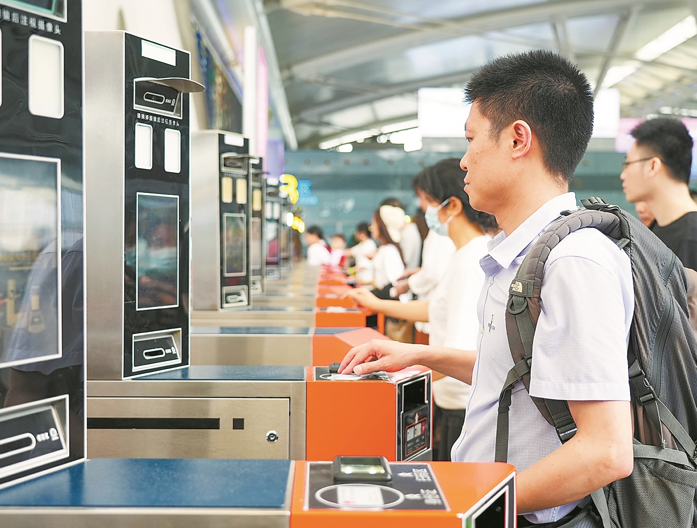 清明假期客流出行集中 广州南站将实时分析候补数据