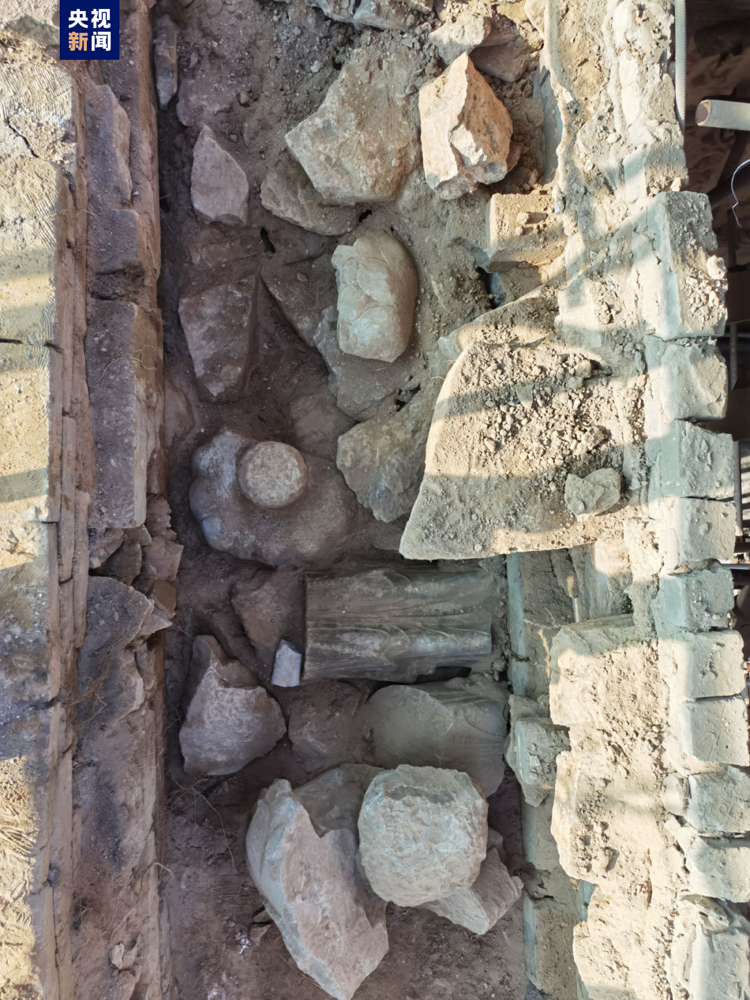 龙门石窟上新：加固维修时墙壁内发现佛头等80余件精美文物