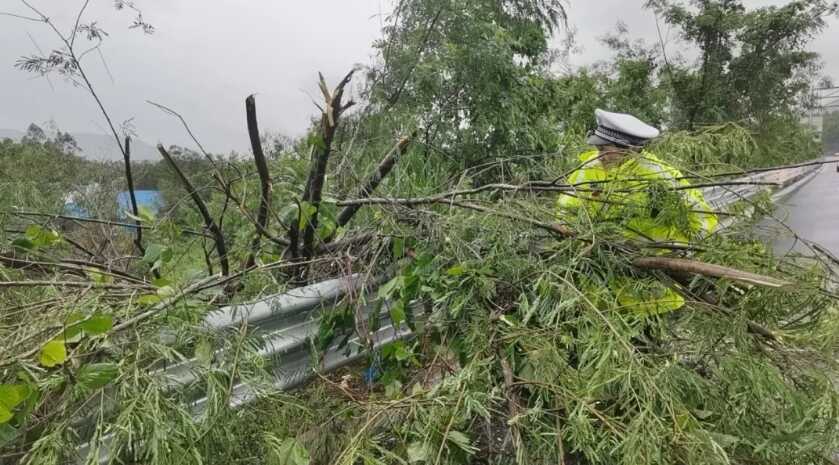 暴雨袭粤！广东有22条路段实行交通管制