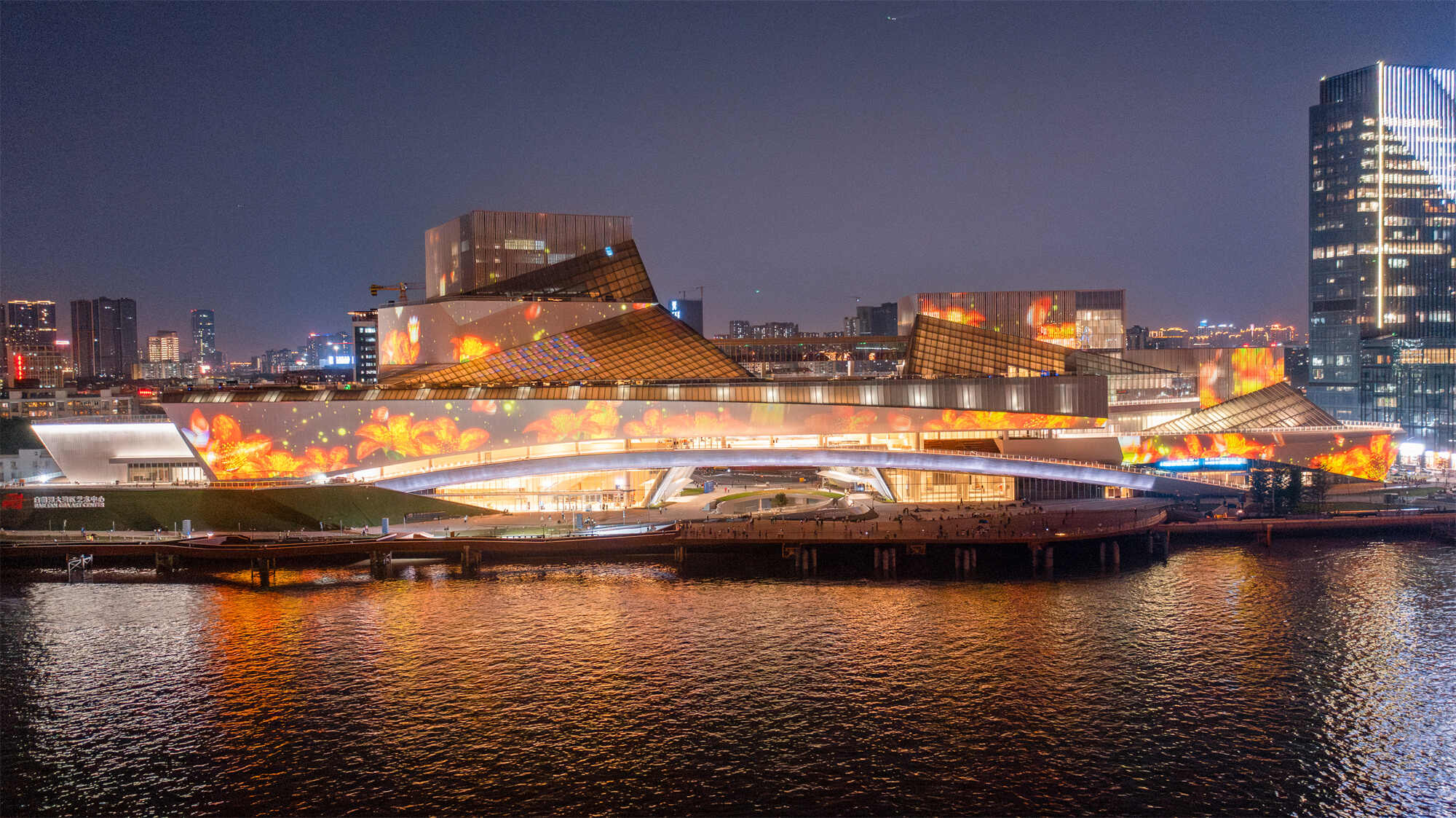 羊晚快评｜白鹅潭大湾区艺术中心“启航”，激荡岭南文化新浪潮