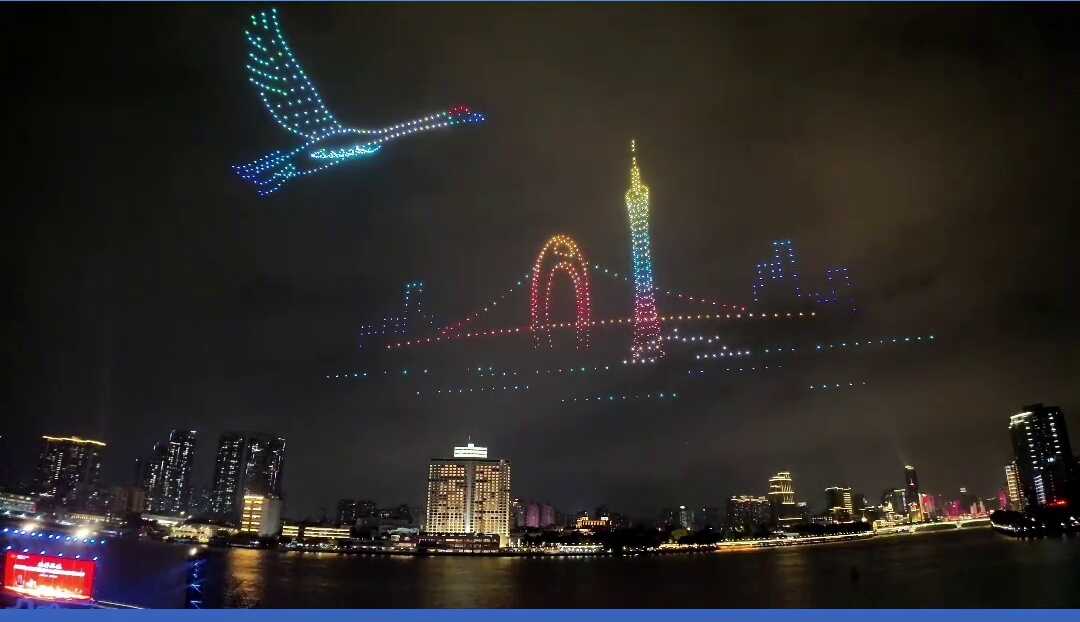 视频｜无人机组成天鹅，飞跃千年珠江