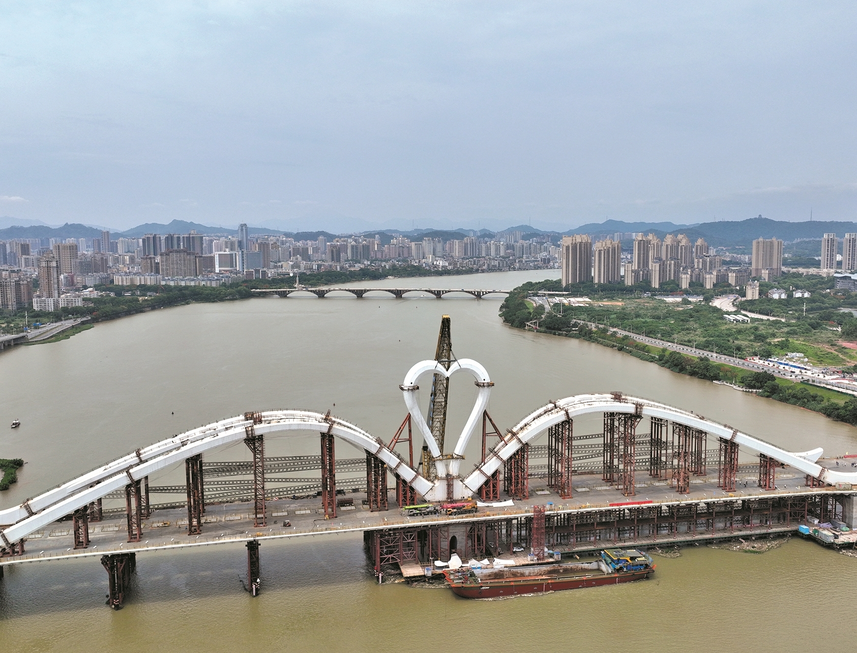 惠州鹅城大桥主桥顺利合龙 预计今年建成通车