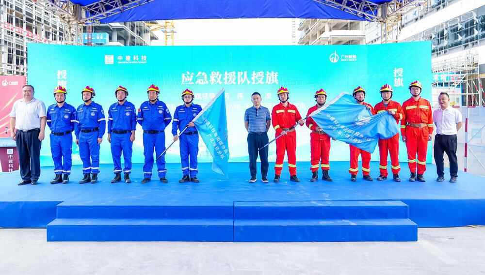 突发！上海地铁惊险一幕乘客充电宝未用竟自燃！(图1)