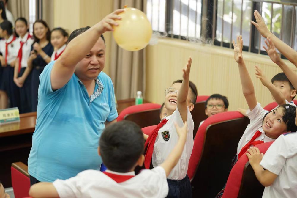 必一运动多方合作展智能魅力越秀区文德路小学妙传科技薪火(图3)