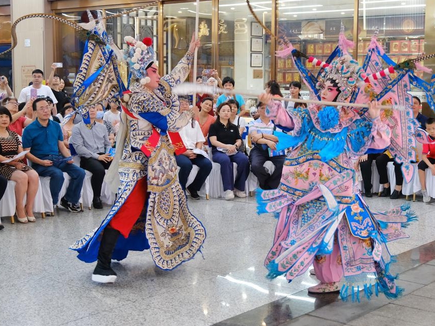 图集｜百场粤剧展示进社区启动，街坊可在“家门口”享文化盛宴